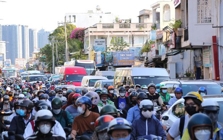 Chính thức “khởi động” cho kỳ nghỉ lễ 5 ngày: Người dân lên đường về quê, kẹt xe khắp mọi nơi