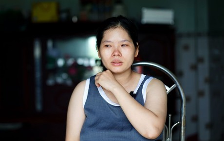 Mẹ bầu ôm 3 con chạy lũ, chen cùng 70 người trong một ngôi nhà: "Bọn trẻ hoảng loạn, đứa lớn đứa nhỏ đều khóc"