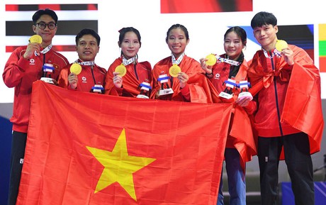 Video: Quá tự hào khoảnh khắc Quốc ca Việt Nam vang lên giữa nhà thi đấu SEA Games 33, Việt Nam vô địch!