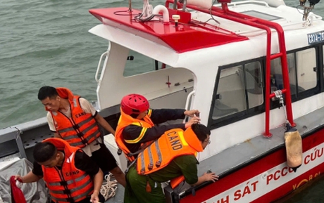 Vụ lật tàu ở Quảng Ninh: Vớt được 34 thi thể; triển khai đặc công nước tìm kiếm