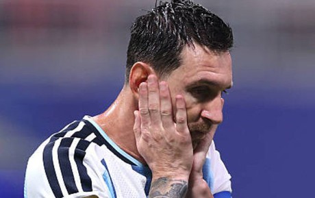 Argentina 0-1 Ai Cập: Messi đá hỏng quả penalty, thủ môn Ai Cập cản phá xuất thần!