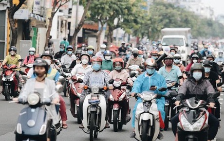 TP.HCM sáng đầu tuần sau nới lỏng giãn cách: Lâu lắm rồi mới thấy cảnh người dân chen chúc trên đường