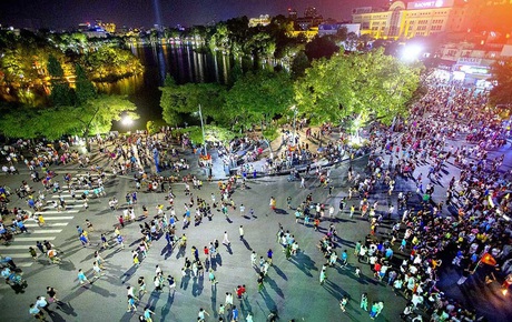 NÓNG: Hà Nội tạm dừng tổ chức lễ hội và các tuyến phố đi bộ để phòng, chống Covid-19