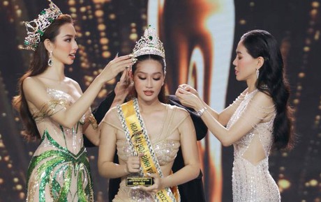 Đoàn Thiên Ân chính thức đăng quang Hoa hậu Hoà bình Việt Nam 2022