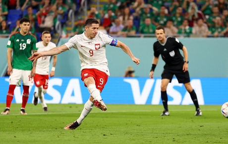Lewandowski đá hỏng phạt đền, Ba Lan đánh rơi chiến thắng trước Mexico