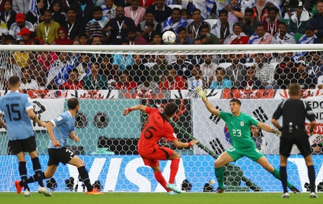 TRỰC TIẾP Uruguay 0 - 0 Hàn Quốc: Cột dọc cứu thua cho đội bóng xứ sở kim chi