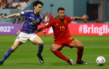 TRỰC TIẾP Nhật Bản 0 - 1 Tây Ban Nha: Đẳng cấp Bò tót