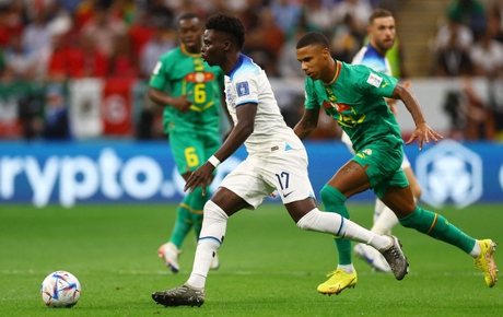 Trực tiếp Anh 1 - 0 Senegal: Sao mai kiến tạo, Henderson mở tỷ số