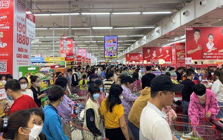 Ảnh, clip: Người dân Đà Nẵng đổ xô đến siêu thị, chợ mua đồ trước bão