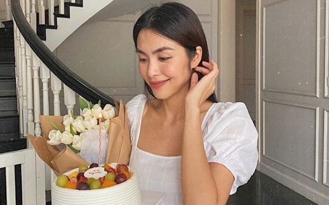 Hà Tăng đón sinh nhật tuổi 34 giản dị tại nhà, không make-up cầu kì nhưng nhan sắc gái 2 con vẫn đáng ghen tị