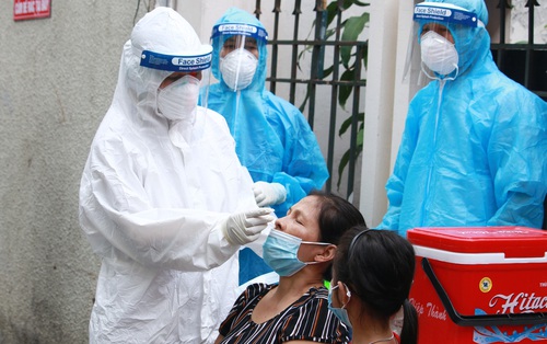 Đoàn Y tế 800 người đầu tiên đã bắt tay  giúp Hà Nội tiêm vắc-xin, xét nghiệm Covid-19 diện rộng