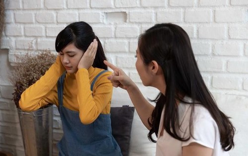 Khi con trẻ khủng hoảng để... lớn: Đừng 'dựng rào' cản con trưởng thành