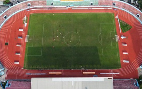 Sân Khánh Hoà thi đấu thiếu ánh sáng trong ngày khai mạc V-League 2023