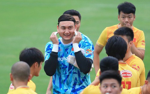 Buổi tập đầu tiên ĐT Việt Nam kết hợp với U23 Việt Nam, một cầu thủ phải chia tay