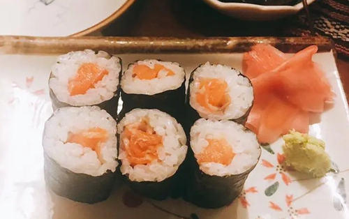 Sushi, cơm cuộn vừa ngon vừa tiện nhưng ăn vào mùa hè càng cần chú ý 3 điều quan trọng để tránh ngộ độc