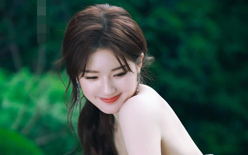 Triệu Lộ Tư khiến 2 ông lớn muối mặt