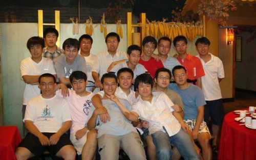 Bỏ về trước để trốn "chia bill" họp lớp, ai ngờ lớp trưởng có hành động khiến tôi cả đời không quên