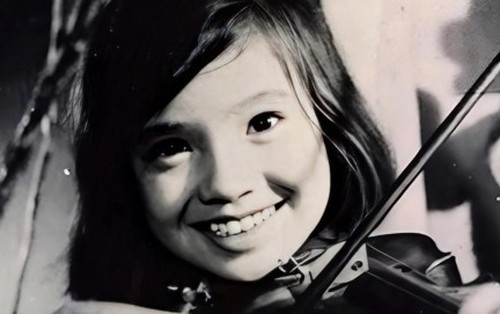 NSND Lan Hương "Em bé Hà Nội": Cãi mẹ theo nghệ thuật, U70 viên mãn bên chồng