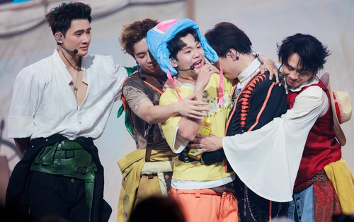 Các Anh Trai đang làm loạn MXH Threads: Cư dân mạng hoài nghi chia bè kết phái, bằng mặt không bằng lòng?