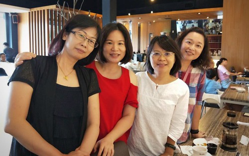 Họp lớp sau 20 năm: Nhìn cách dùng tiền là biết ai thật sự vững - ai chỉ đang cố tỏ ra giàu