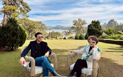 Nữ ca sĩ 1 lần đò, lấy chồng 2 kém 13 tuổi vì dính bầu: Hôn nhân viên mãn, gia đình toàn ngôi sao ca nhạc