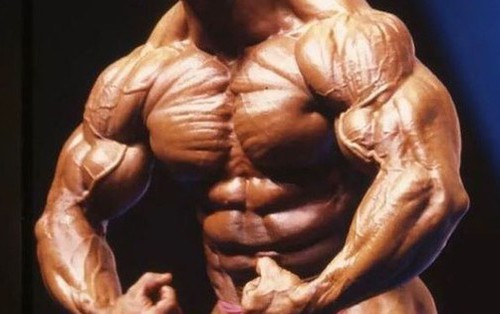 Siêu lùn 1m47 được mệnh danh là quái vật thể hình, quật ngã cả những gã khổng lồ gây choáng váng