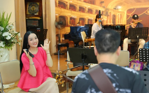 Nữ ca sĩ vừa được thành Phó Giáo sư ở tuổi 43: Hôn nhân viên mãn với chồng 2 là Viện trưởng