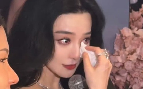 Phạm Băng Băng khóc nức nở khi thắng Ảnh hậu Kim Mã