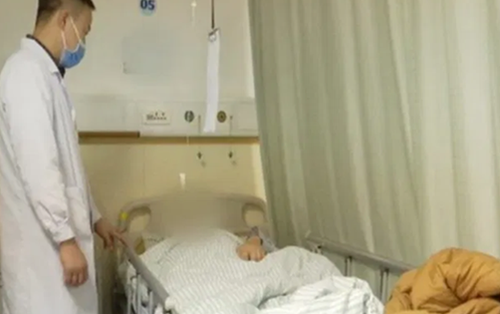 Chàng trai 20 tuổi bị thủng hơn 10 lỗ ở phổi sau khi nặn mụn!