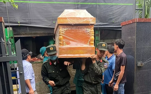 Chuyến hàng cứu trợ mà người cho không muốn cho, người nhận không muốn nhận