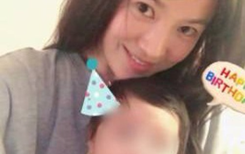 Náo loạn khắp Kbiz: Song Hye Kyo bồng bế 1 em bé bí ẩn