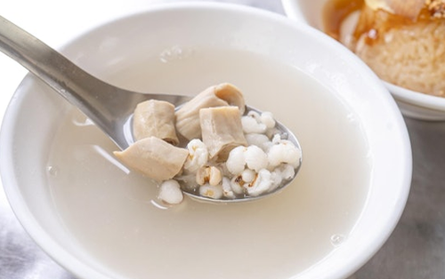 Người phụ nữ 47 tuổi đột quỵ qua đời vì thường xuyên uống nước canh