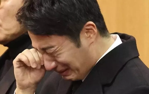 Dàn nghệ sĩ khóc nấc tiễn biệt "ông nội quốc dân"