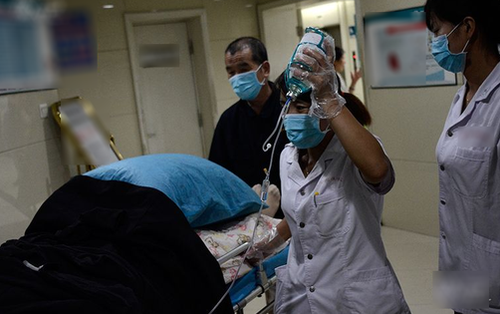 Người đàn ông cấp cứu vì mất ý thức, kiểm tra túi mang theo bác sĩ sửng sốt