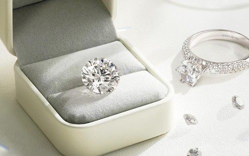 Kim cương thiên nhiên không đắt như bạn nghĩ: Làm sao để không “mua hớ”?