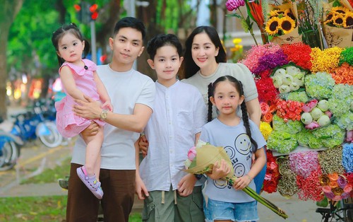 3 thiên thần nhỏ nhà Khánh Thi Phan Hiển đẹp như tranh