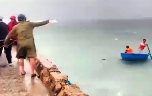 Người đàn ông nhảy xuống biển tự tử khi bão số 13 Kalmaegi sắp đổ bộ