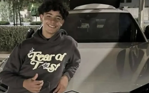 Ronaldo tặng con trai 15 tuổi siêu xe Lamborghini hơn 7 tỷ