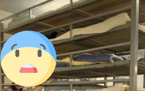 Bức ảnh trong KTX của nữ sinh khiến dân tình "nổi da gà"