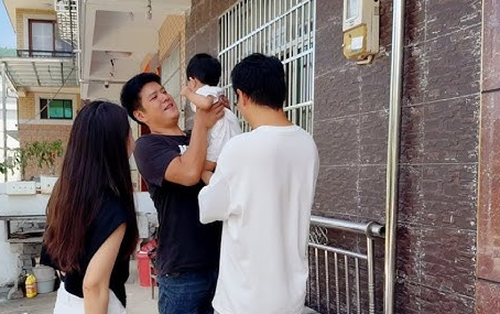 Người đàn ông chi 370 triệu đồng mua bảo hiểm nhân thọ cho con, 10 năm sau tới rút thì ngỡ ngàng: Đợi con anh 60 tuổi mới được được rút hết