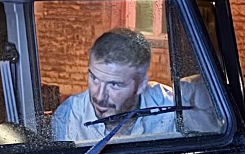 Beckham bị paparazzi bắt gặp ở quán pub
