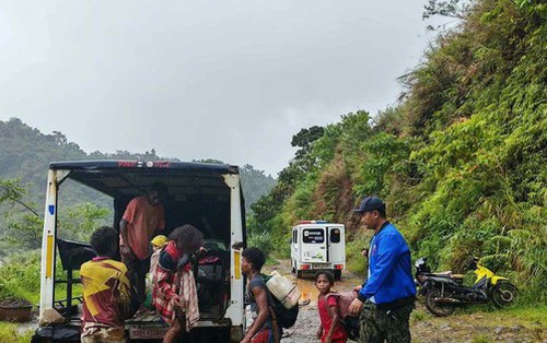 Siêu bão Fung Wong giật 230 km/giờ đổ bộ Philippines, đã có người thiệt mạng