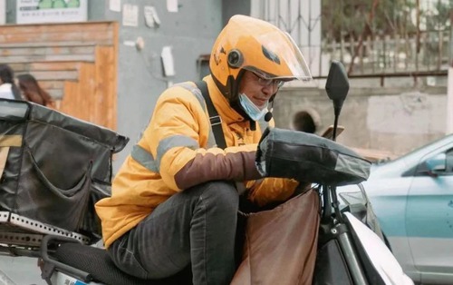 Tiết kiệm được 5,6 tỷ nhưng vẫn chạy shipper 12 tiếng/ngày: Lý do nghẹn ngào
