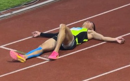 Thương lắm hình ảnh VĐV Việt Nam tập tễnh lê từng bước về đích, rồi nằm vật trên sân ở chung kết SEA Games 33