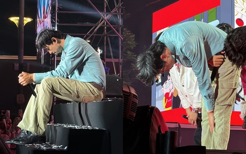 Đen Vâu buồn rầu, cúi gập người