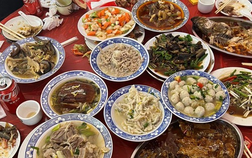 Đi làm shipper mà về quê “nổ” làm giám đốc: Sự thật hé lộ qua tờ thanh toán tiệc tất niên