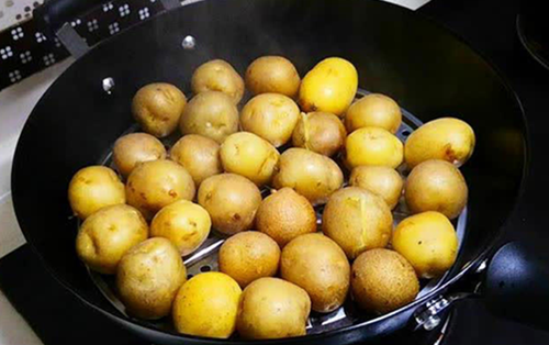 Người đàn ông 69 tuổi ăn khoai tây hấp suốt 2 năm, kết quả khám sức khỏe khiến nhiều người bất ngờ