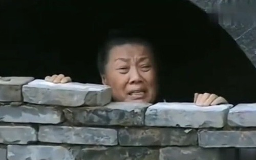 Gửi 10 tỷ về nhà, sau 3 năm, mẹ đưa lại cho tôi một mảnh giấy: "Cái giá của tin tưởng ruột thịt là thế này sao?"