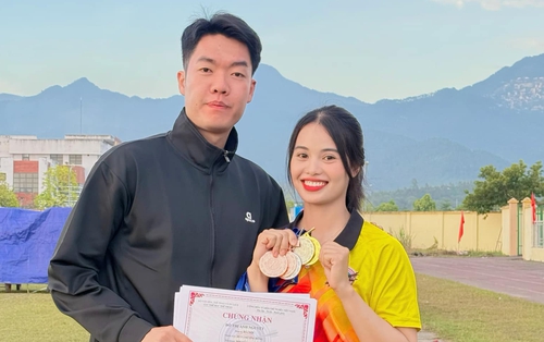 Hotgirl bắn cúng Ánh Nguyệt có mối quan hệ gì với tay vợt cầu lông Đức Phát mà gây sốt cõi mạng?