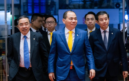 HOT: Gia đình tỷ phú Phạm Nhật Vượng vừa xuất hiện tại lễ trao giải VinFuture 2025, 1 chi tiết rất gây chú ý